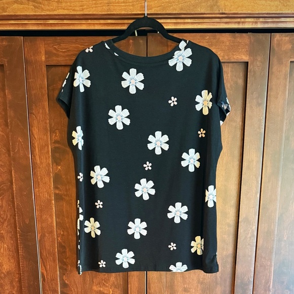 Floral Black Short Sleeve Women's Top - Picture 3 of 3